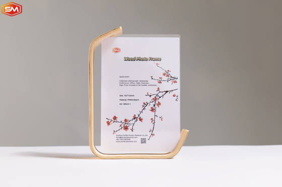 kaufen Dekoratives Tischbildschirm Akryl-Fotographie-Rahmen mit Holzbasis 6 Zoll 7 Zoll 8 Zoll online manufacture