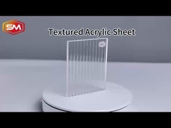 Durchsichtig gestreiftes Acrylblech mit Textur