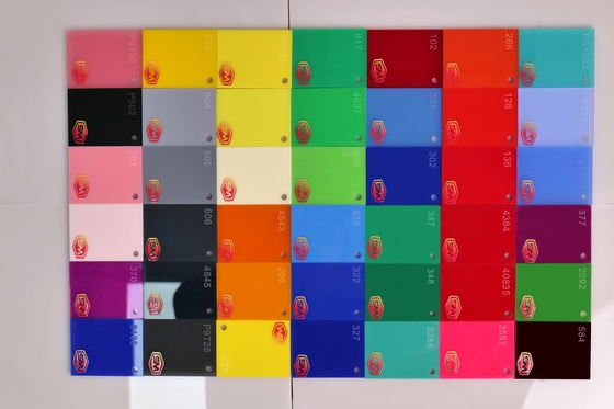 Farbiges Acrylblech in verschiedenen Farben und Dicken für Ihre Projekte mit glatter Oberfläche und ohne Geruch beim Schneiden