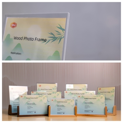 Kristallklares Acryl Bildrahmen mit Holzbasis und personalisiert