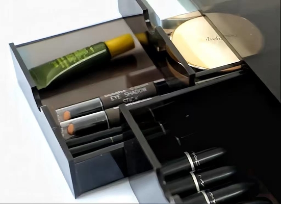 Maß und Farbe angepasst Klares Acryl-Kosmetikum für Lippen